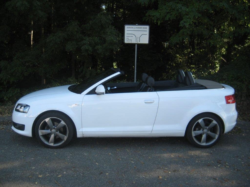 Audi A3 Cabriolet 2.0L TDI S-Line de 2010 profil gauche