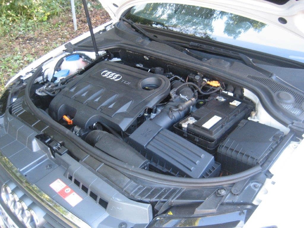 Audi A3 Cabriolet 2.0L TDI S-Line de 2010 moteur 3/4