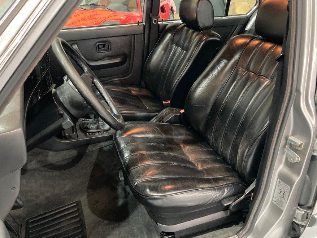 BMW 528i E28 évocation Alpina de 1988 intérieur siège