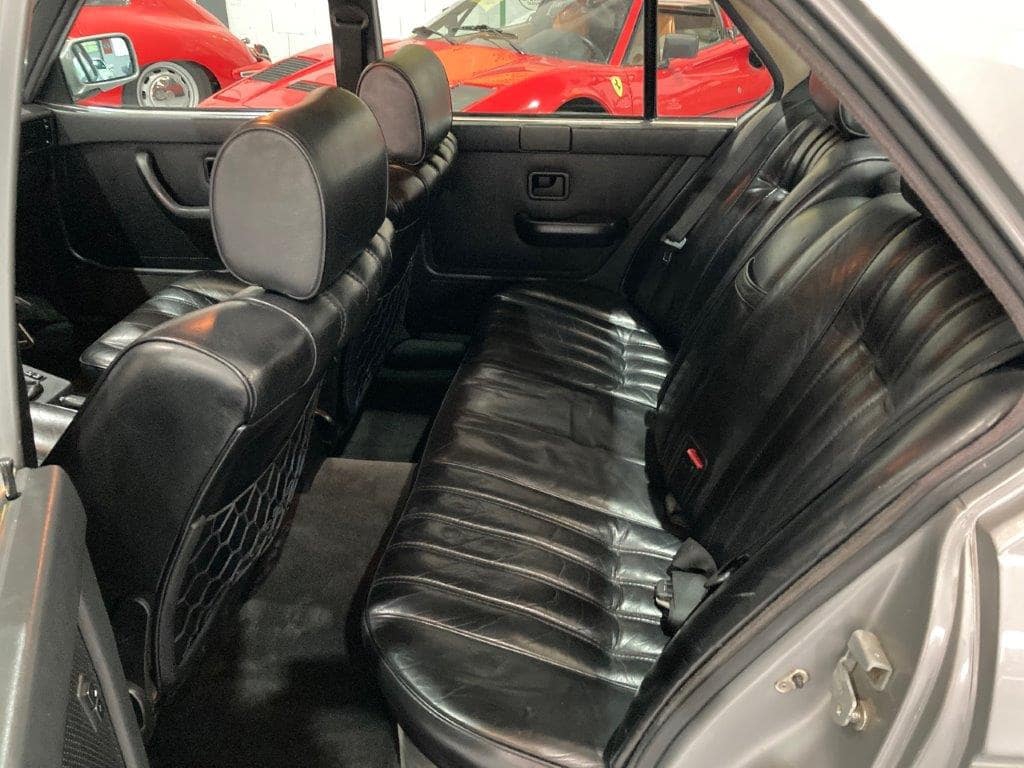 BMW 528i E28 évocation Alpina de 1988 intérieur arrière