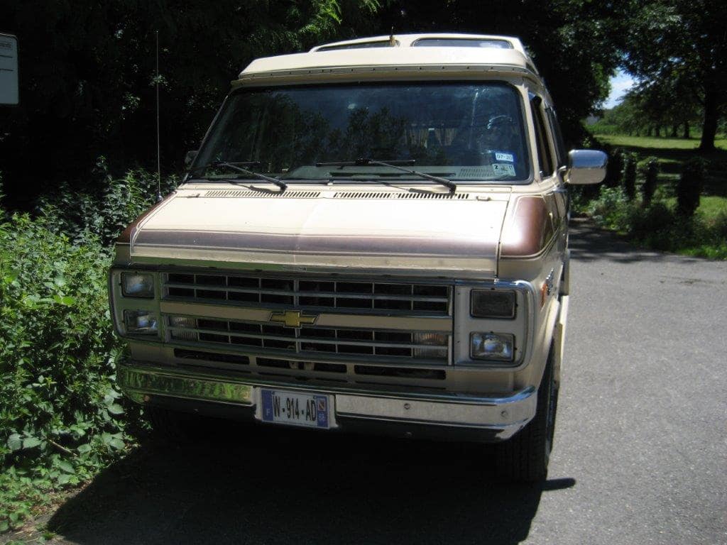 Chevrolet Chevy Van G20 V8 5,0L de 1987 face