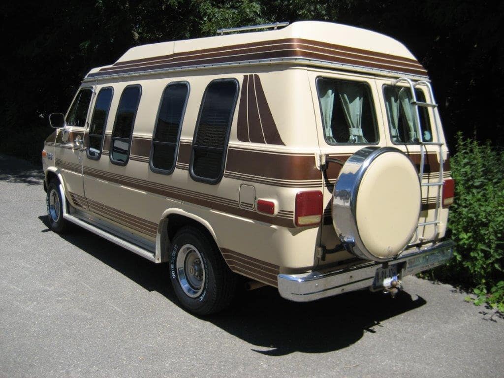 Chevrolet Chevy Van G20 V8 5,0L de 1987 3/4 arrière