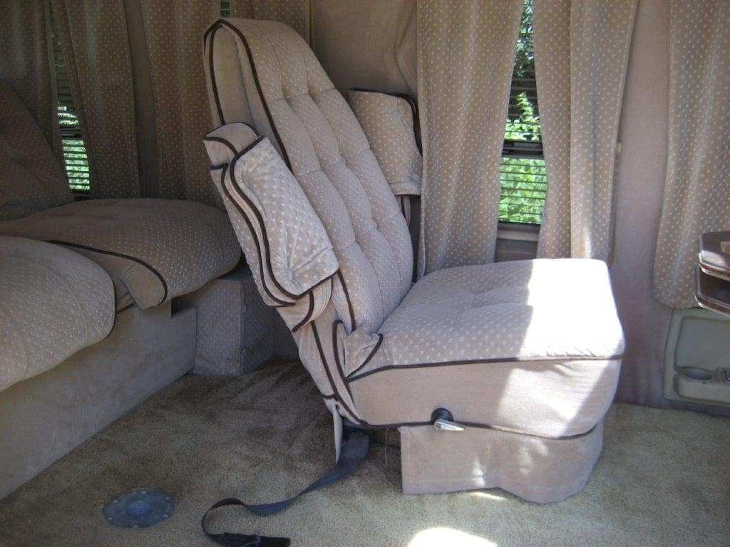 Chevrolet Chevy Van G20 V8 5,0L de 1987 intérieur arrière