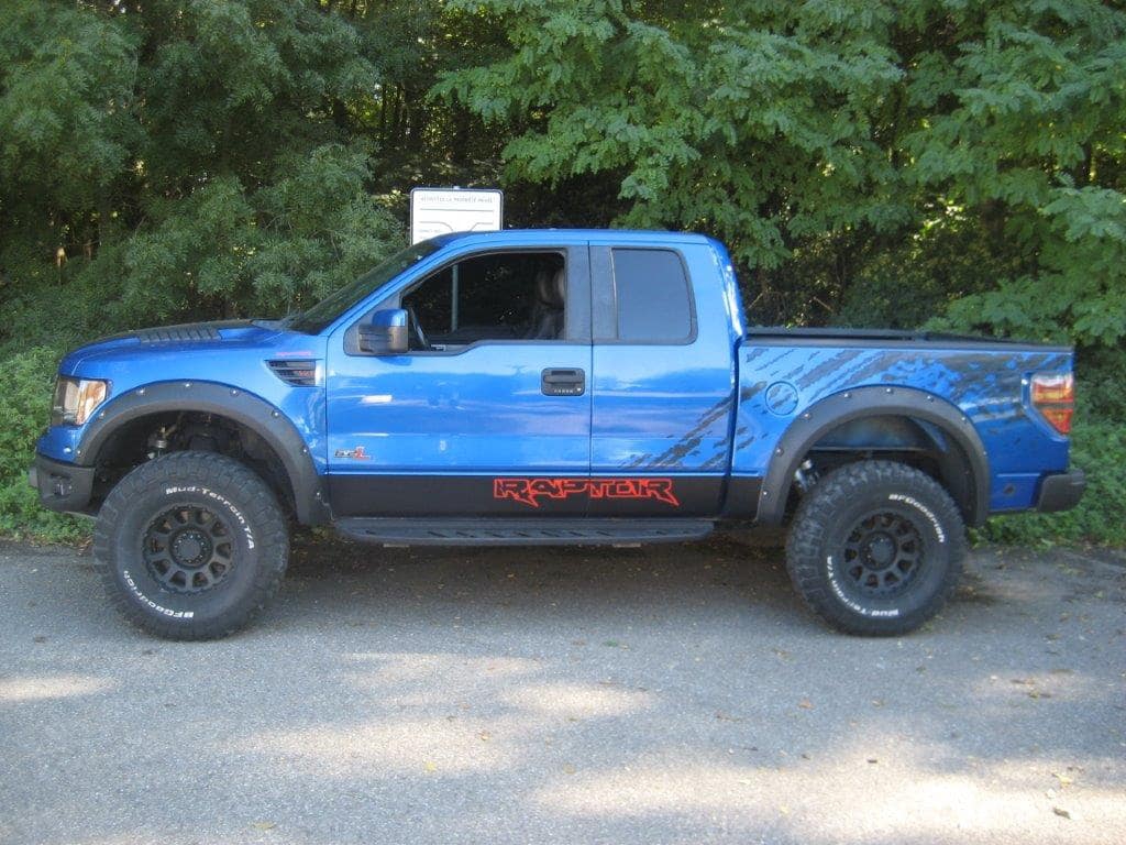 FORD F-150 Raptor SVT V8 6,2L essgpl de 2010 profil gauche