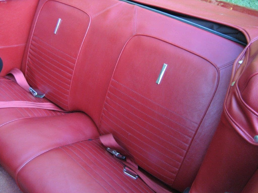 Ford Mustang Cabriolet GT V8 289ci Code A de 1967 intérieur arrière