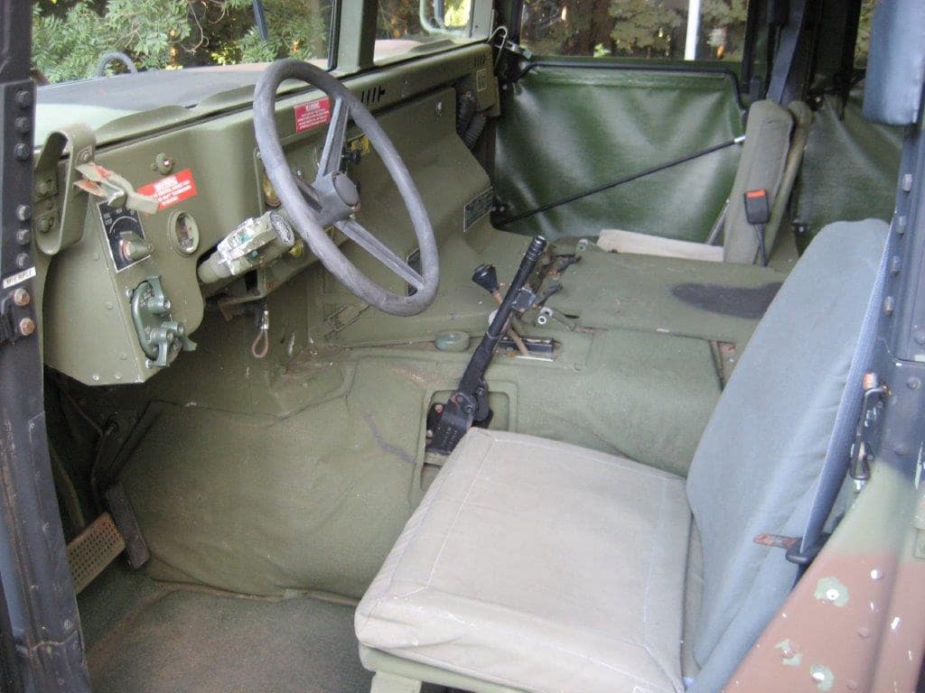 AM General Humvee M998 V8 6,2L Diesel de 1987 intérieur tableau de bord