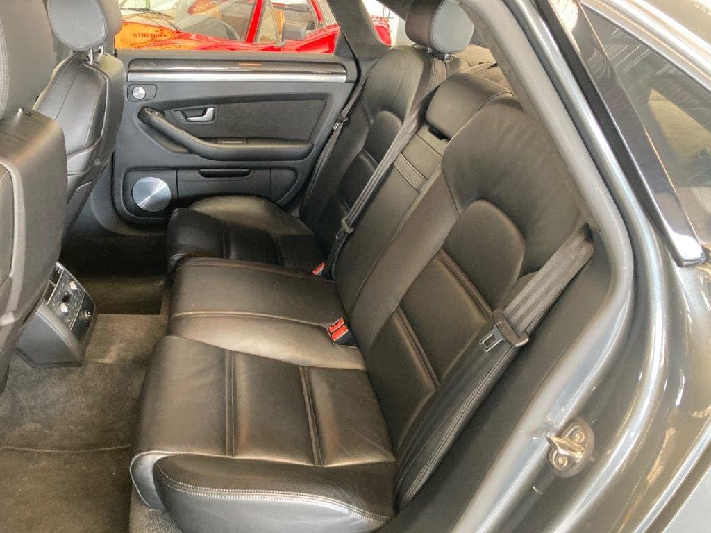 AUDI S8 Full options de 2007 intérieur arrière