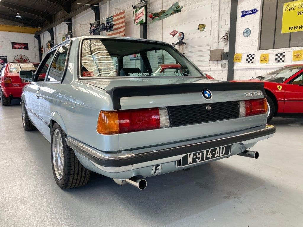 BMW 323i de 1981 arrière