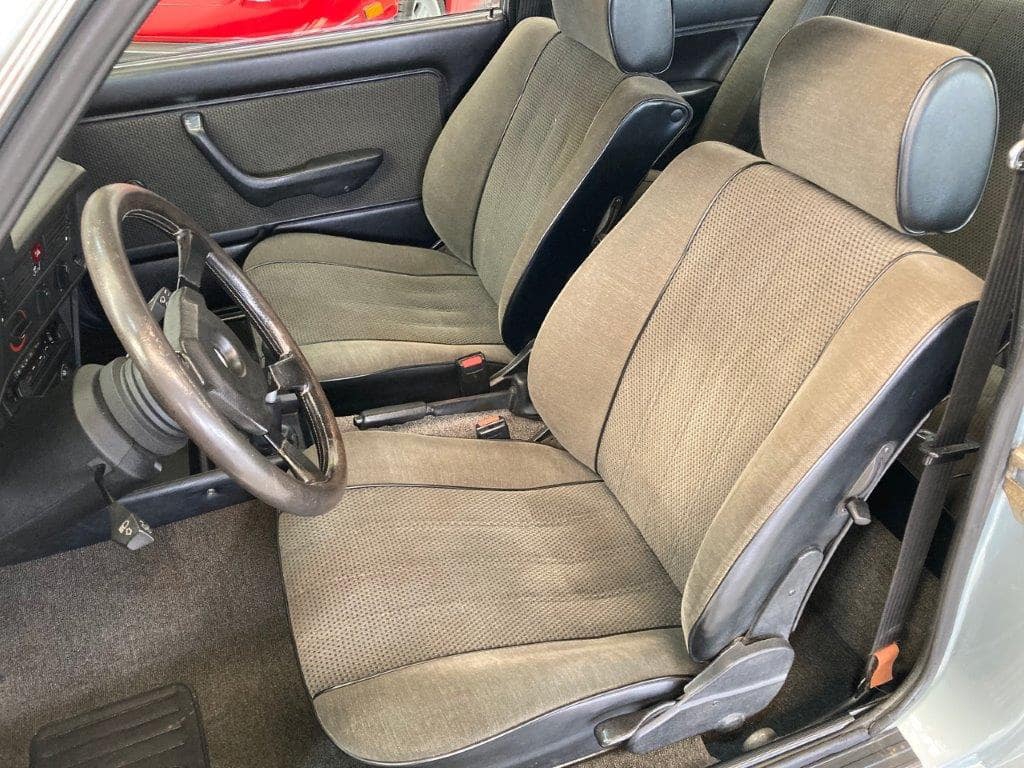 BMW 323i de 1981 intérieur siège