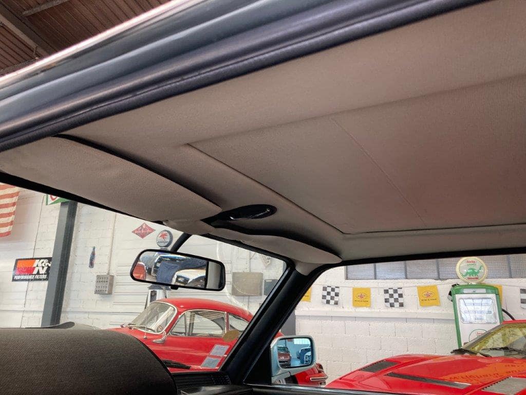 BMW 323i de 1981 intérieur