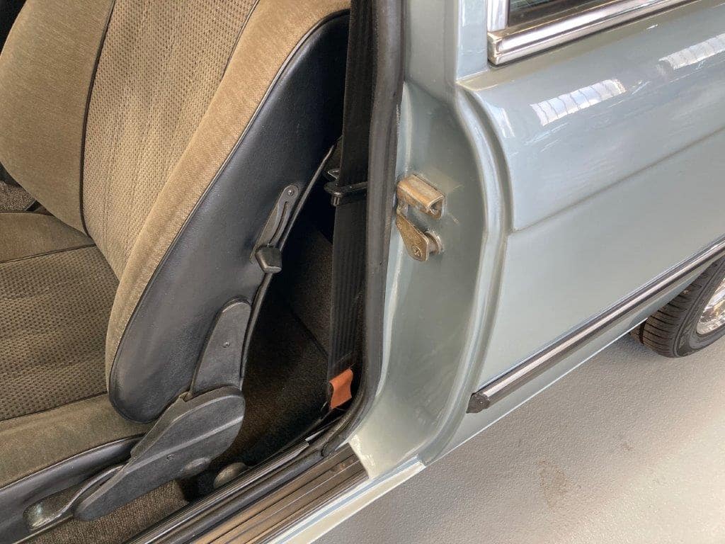 BMW 323i de 1981 encadrement de porte