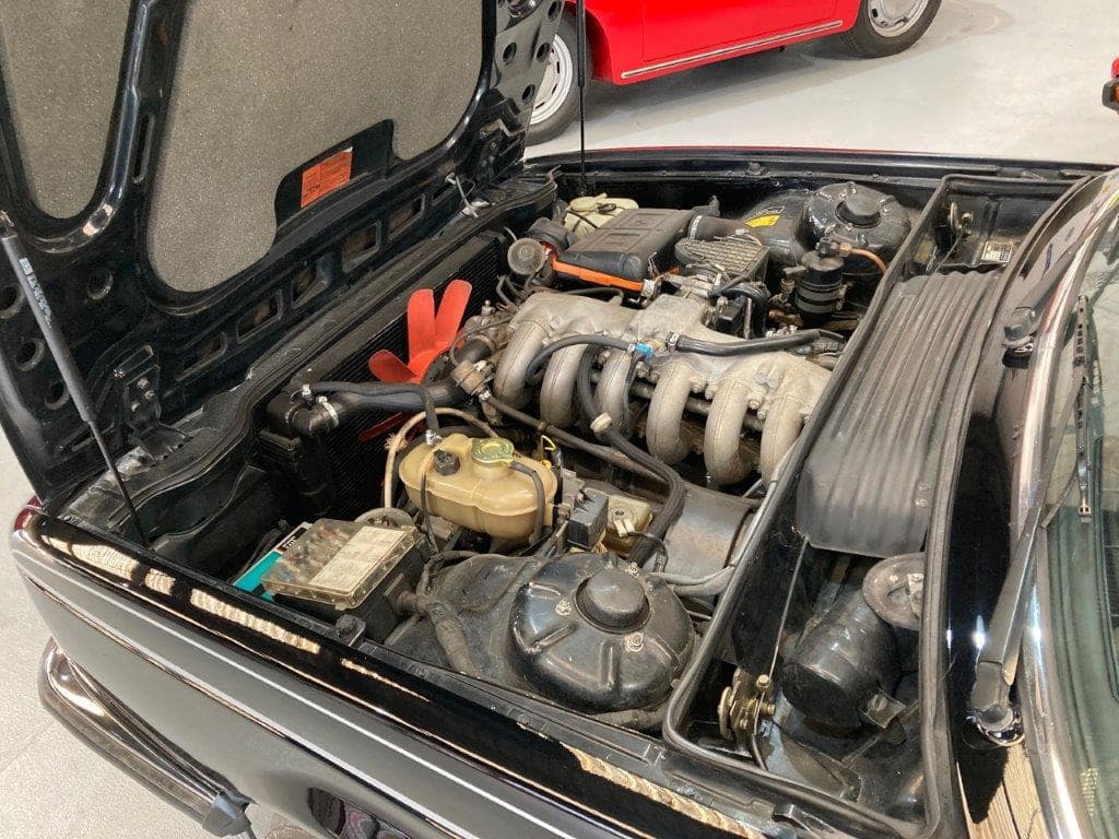 BMW 635 CSI de 1980 moteur 3/4