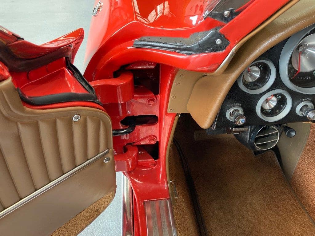 Chevrolet Corvette C2 Split Window de 1963 encadrement de porte