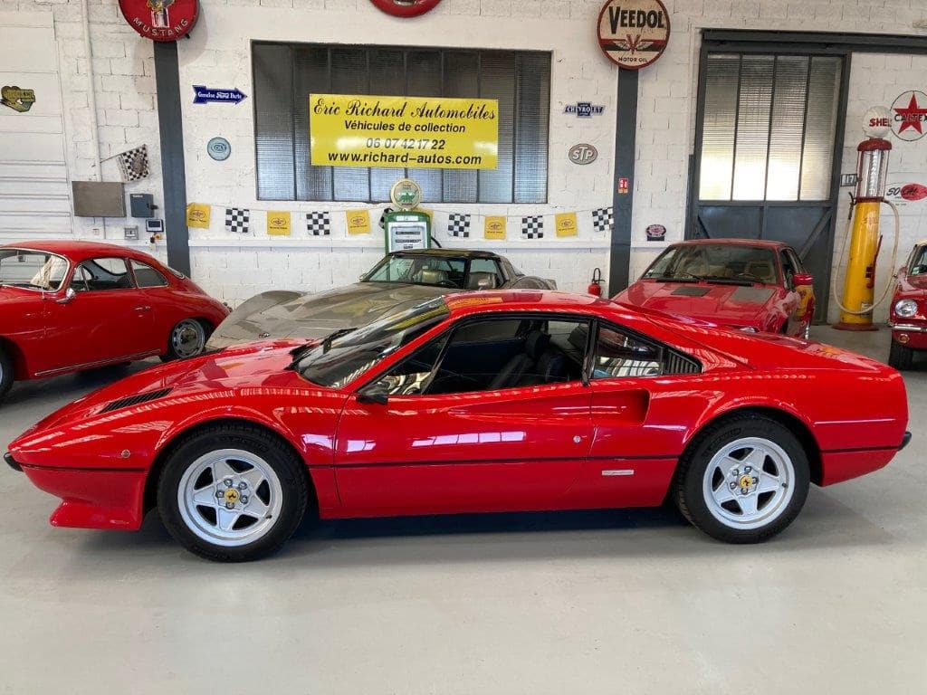 Ferrari 308 GTB de 1978 profil gauche