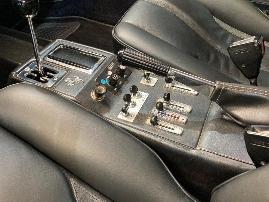 Ferrari 308 GTB de 1978 intérieur tableau de bord