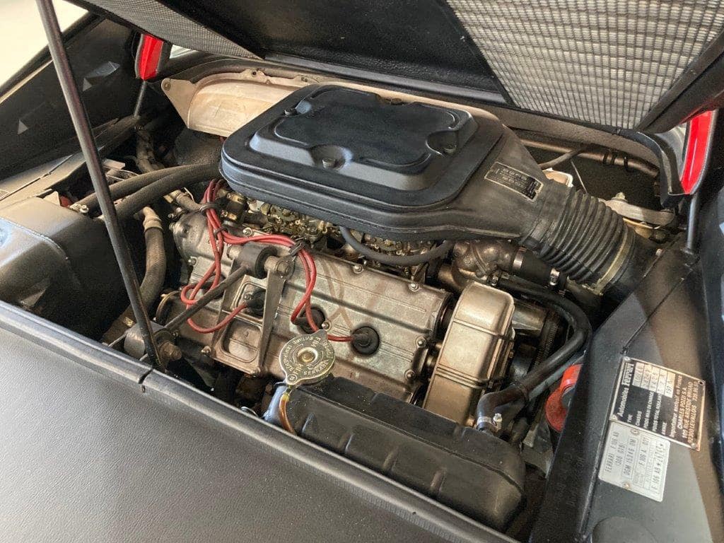 Ferrari 308 GTB de 1978 moteur 3/4
