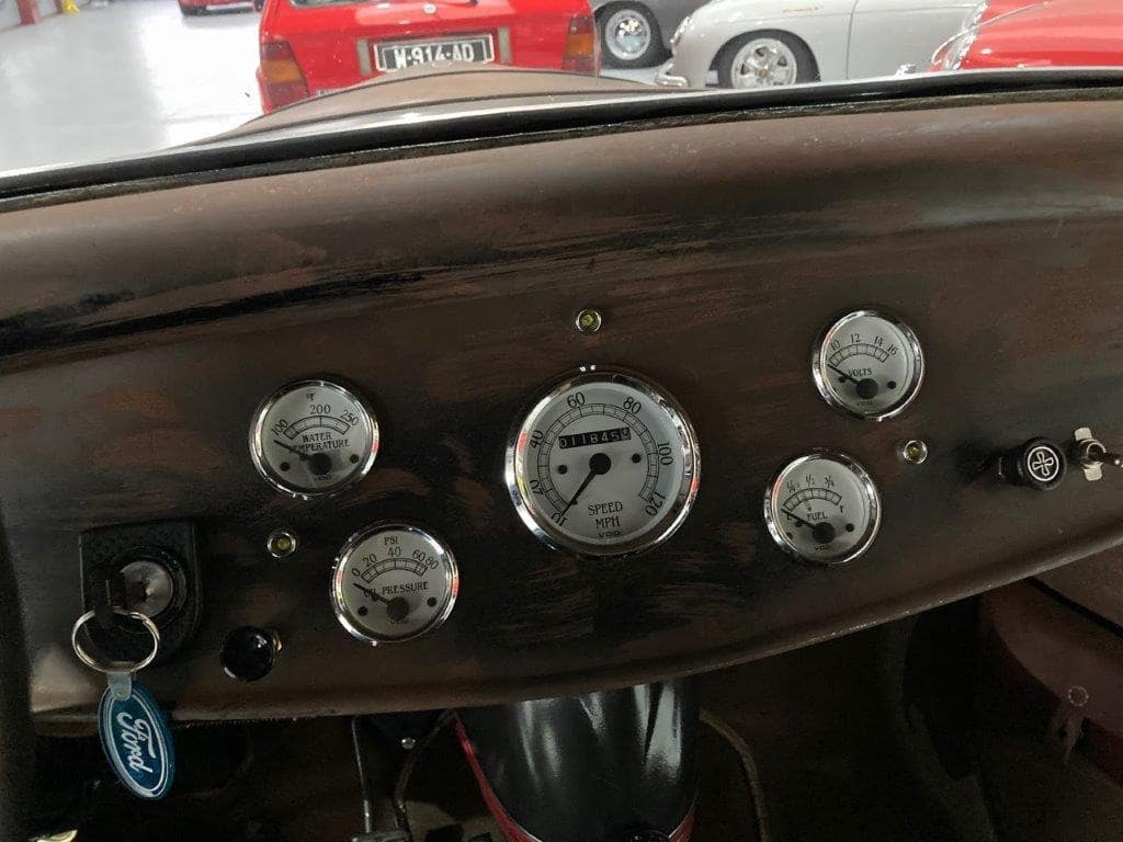 Ford Hot-rod V8 350ci de 1932 intérieur tableau de bord