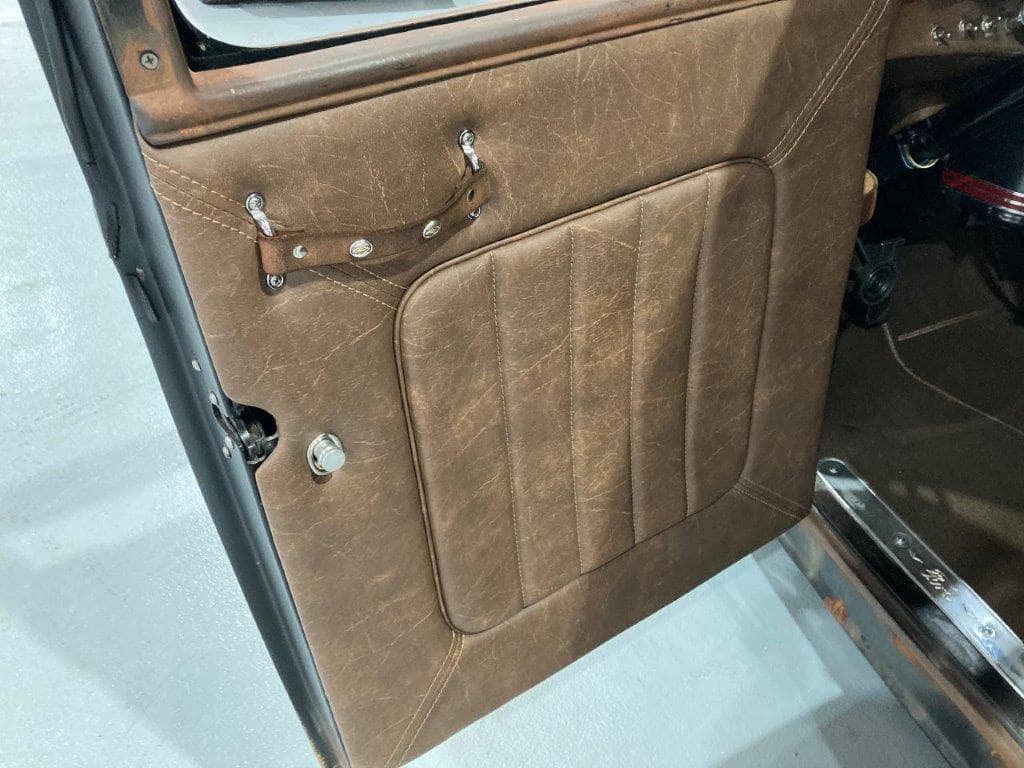 Ford Hot-rod V8 350ci de 1932 intérieur porte