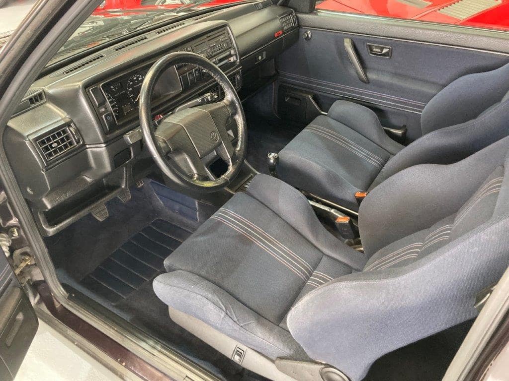 VW Golf II GTI 16 s de 1986 intérieur tableau de bord