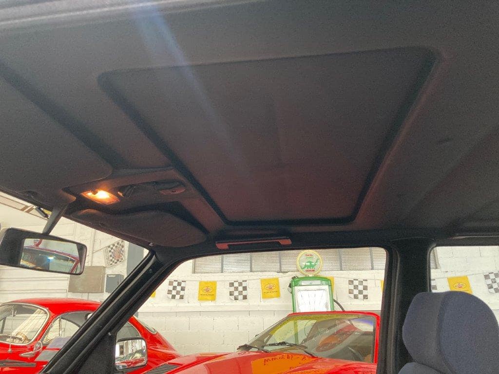 VW Golf II GTI 16 s de 1986 intérieur