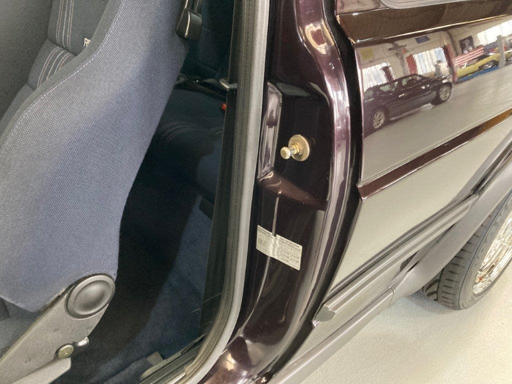 VW Golf II GTI 16 s de 1986 encadrement de porte