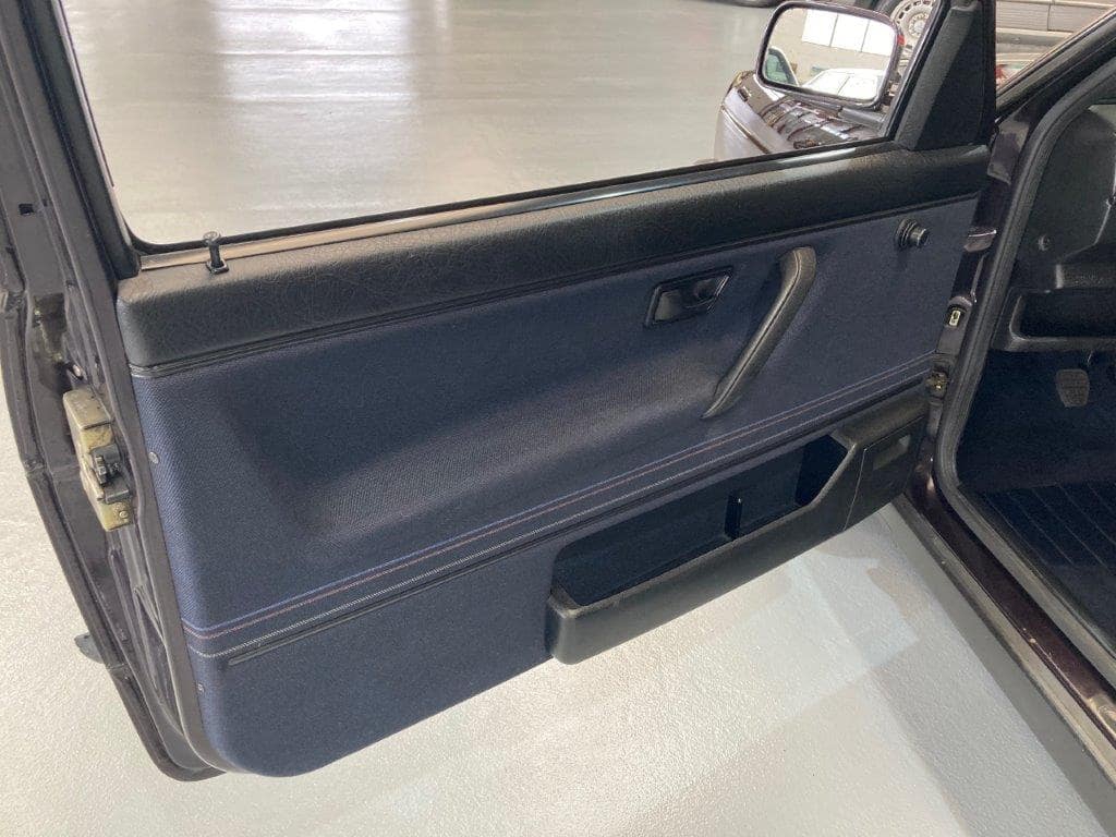 VW Golf II GTI 16 s de 1986 intérieur porte